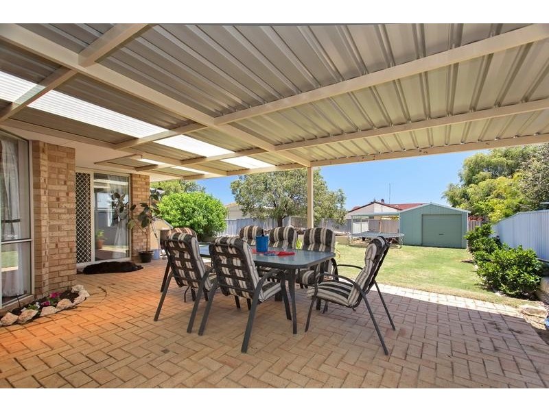 18 Scrivener Place, Halls Head WA 6210