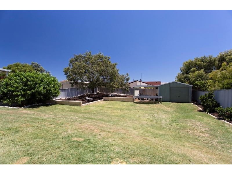 18 Scrivener Place, Halls Head WA 6210