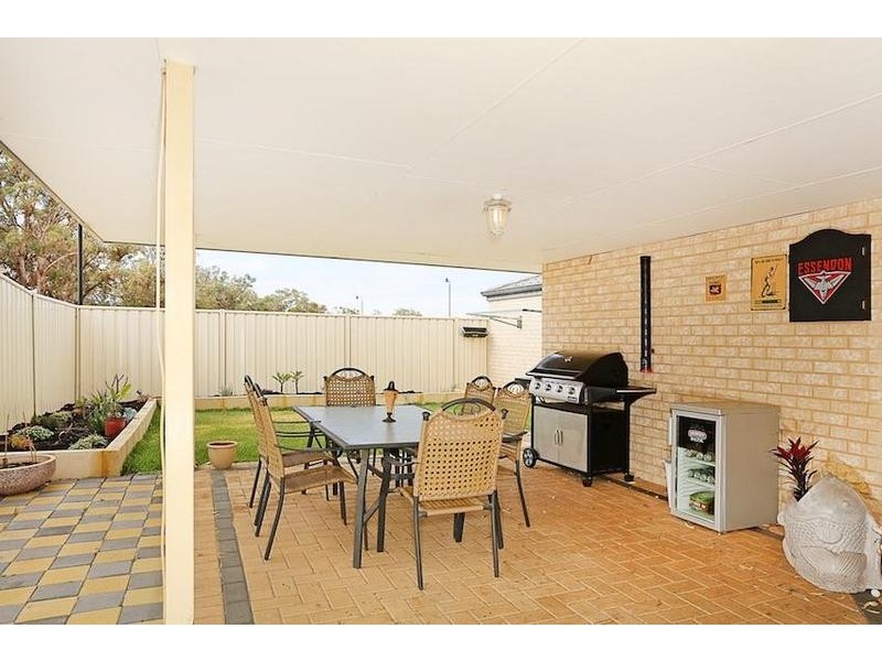 6 Evella Cove, Lakelands WA 6180