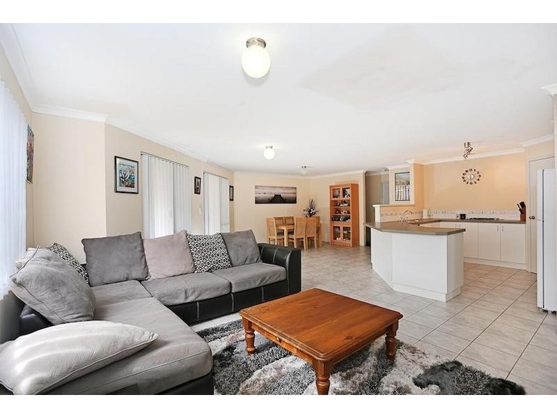 6 Evella Cove, Lakelands WA 6180