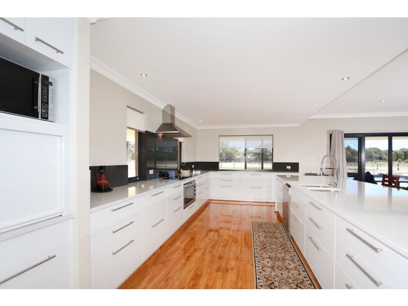 113 Serene Place, Barragup WA 6209