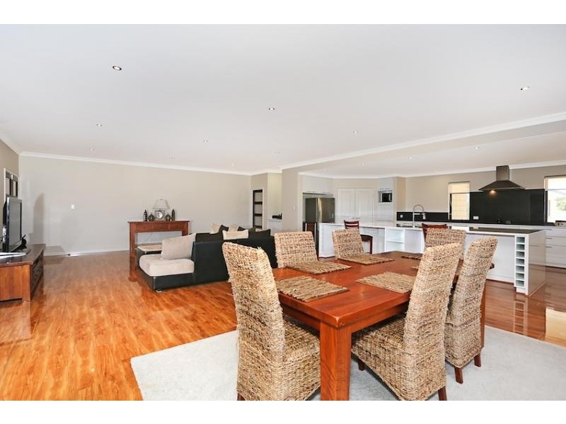 113 Serene Place, Barragup WA 6209