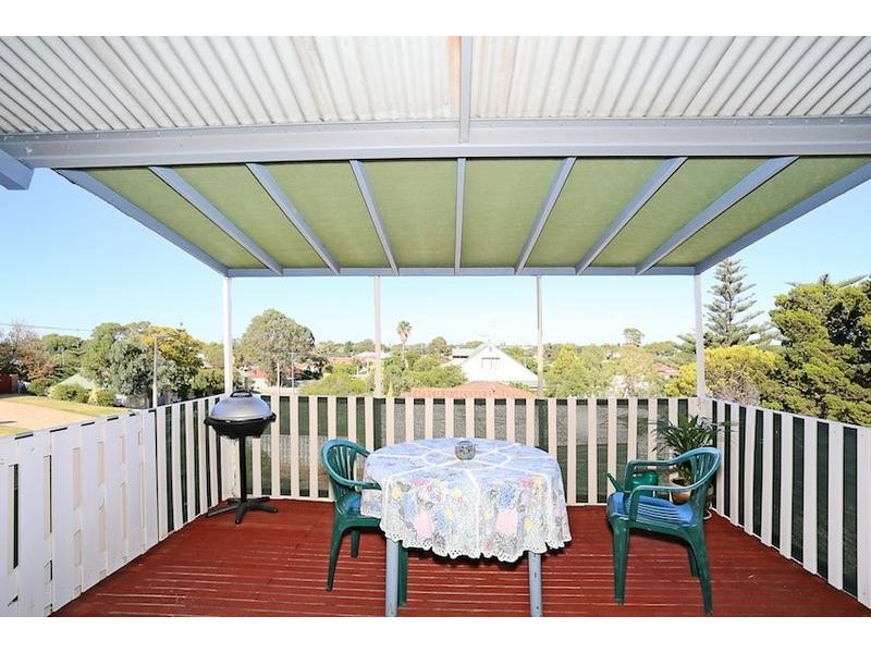 1 Warrie Street, Golden Bay WA 6174