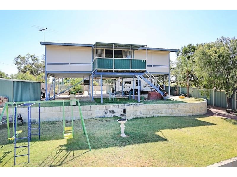 1 Warrie Street, Golden Bay WA 6174