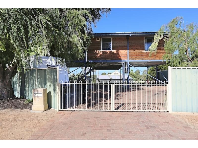 1 Warrie Street, Golden Bay WA 6174