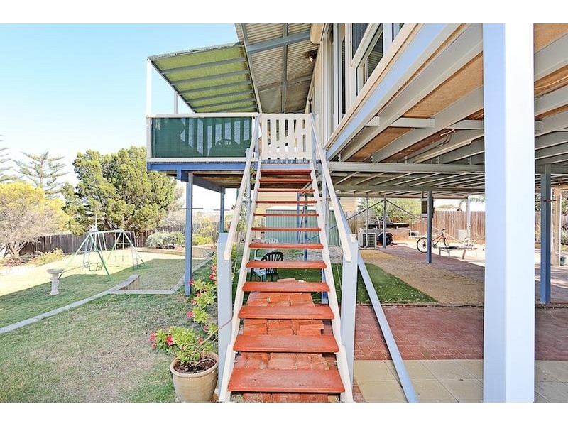 1 Warrie Street, Golden Bay WA 6174