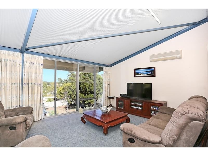 1 Warrie Street, Golden Bay WA 6174