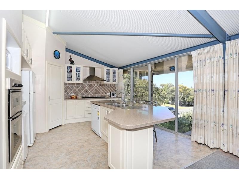 1 Warrie Street, Golden Bay WA 6174