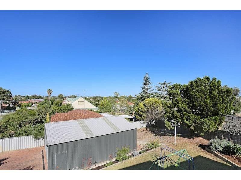 1 Warrie Street, Golden Bay WA 6174