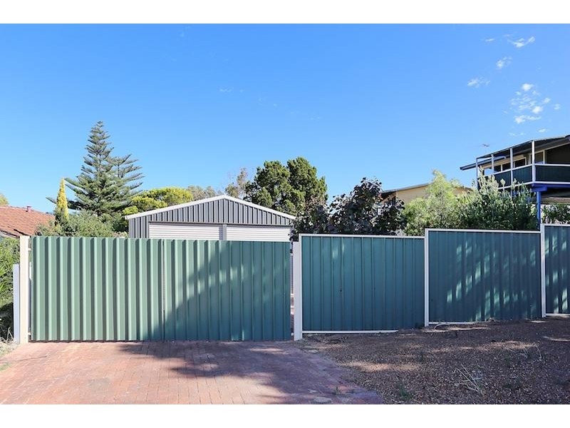 1 Warrie Street, Golden Bay WA 6174