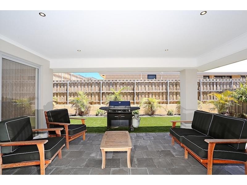 350 Peelwood Parade, Halls Head WA 6210