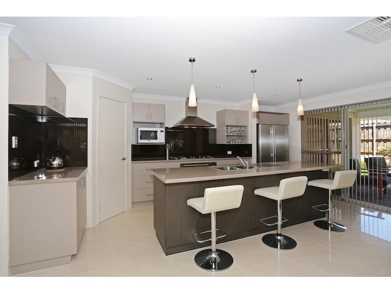 350 Peelwood Parade, Halls Head WA 6210