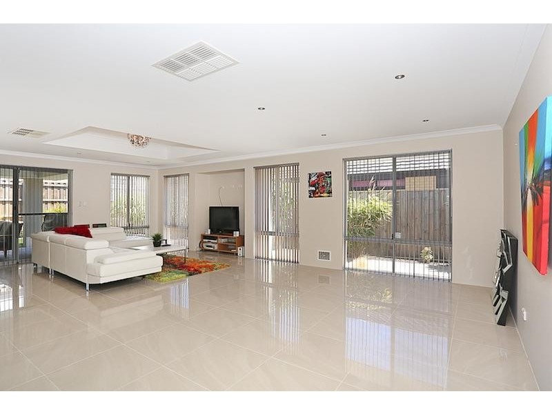 350 Peelwood Parade, Halls Head WA 6210