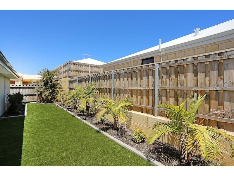 350 Peelwood Parade, Halls Head WA 6210