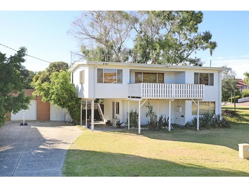 36 Leighton Road East, Halls Head WA 6210