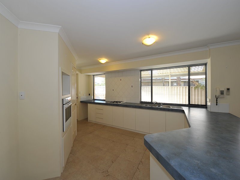 4 Oakleigh Drive, Erskine WA 6210