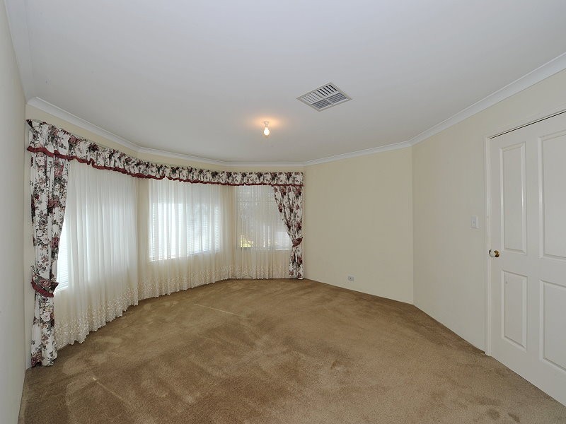 4 Oakleigh Drive, Erskine WA 6210