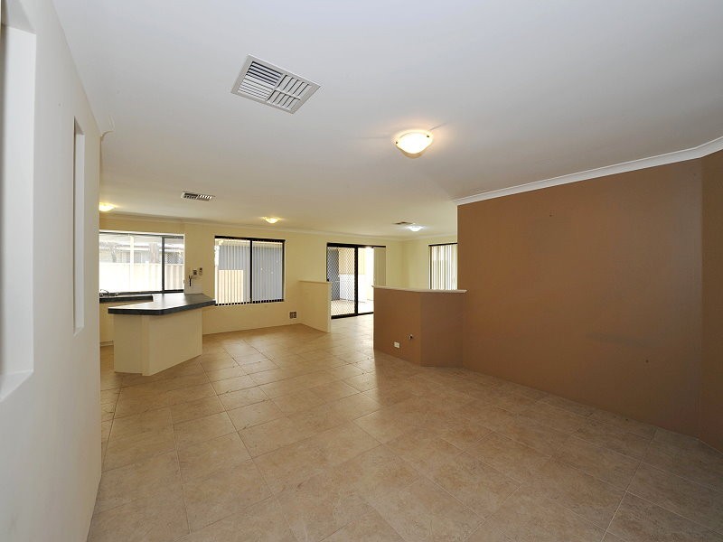 4 Oakleigh Drive, Erskine WA 6210