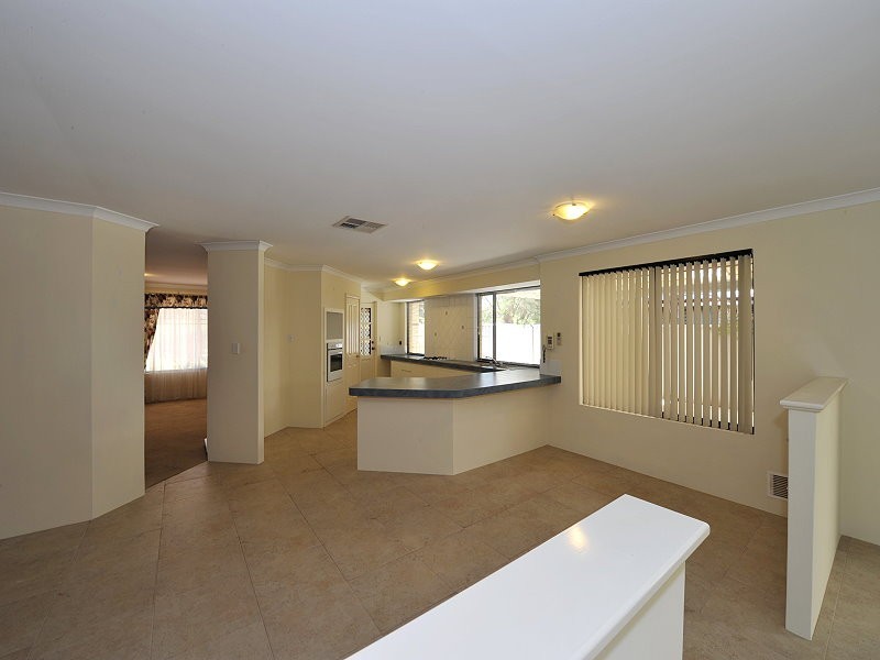 4 Oakleigh Drive, Erskine WA 6210