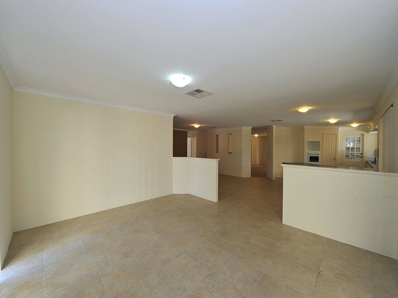 4 Oakleigh Drive, Erskine WA 6210