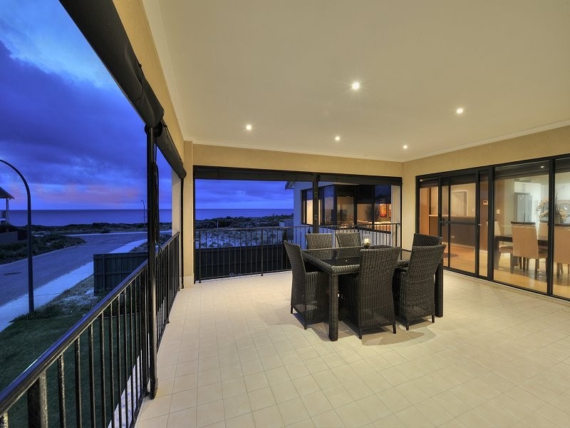 24 Sugarwood Terrace, Halls Head WA 6210