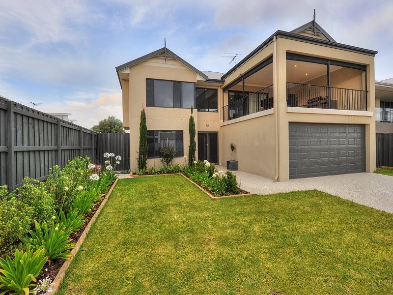 24 Sugarwood Terrace, Halls Head WA 6210