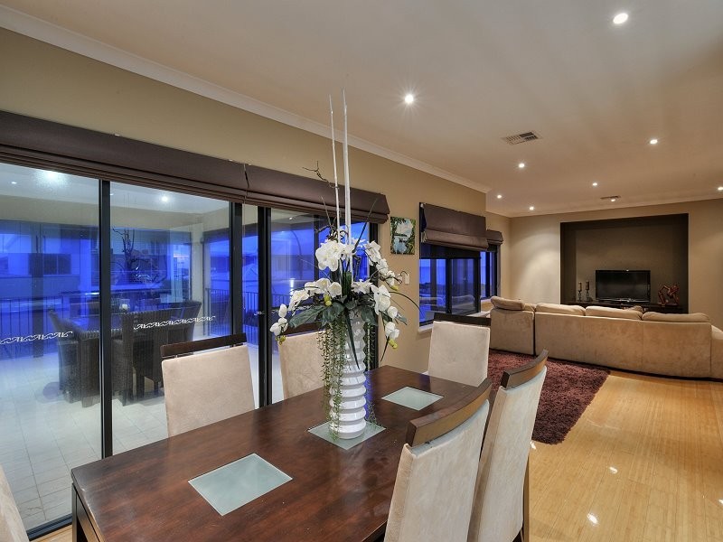 24 Sugarwood Terrace, Halls Head WA 6210