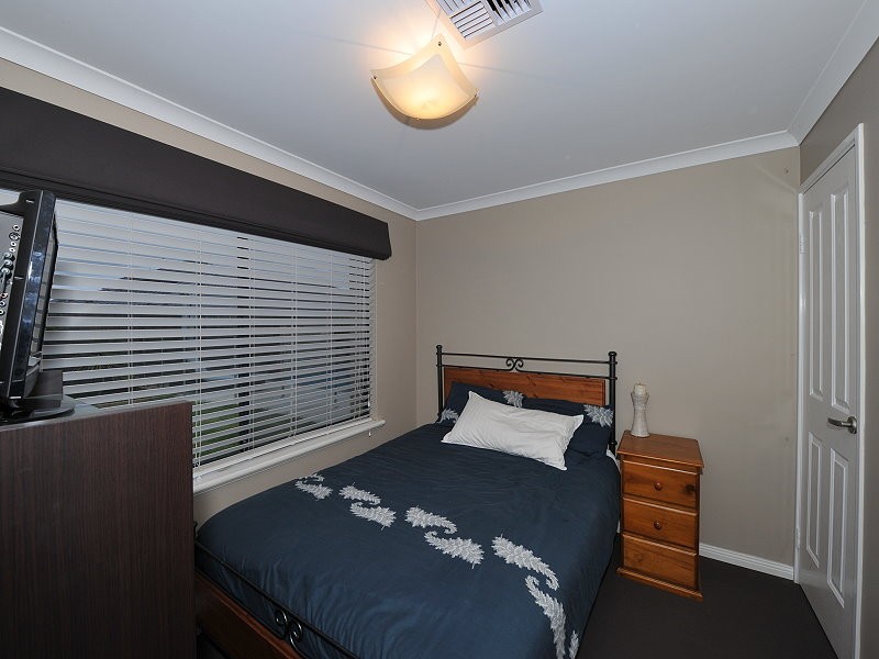 24 Sugarwood Terrace, Halls Head WA 6210