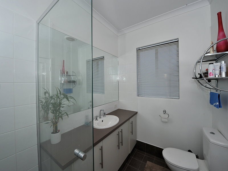 24 Sugarwood Terrace, Halls Head WA 6210