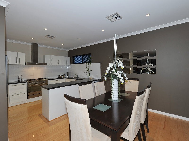 24 Sugarwood Terrace, Halls Head WA 6210