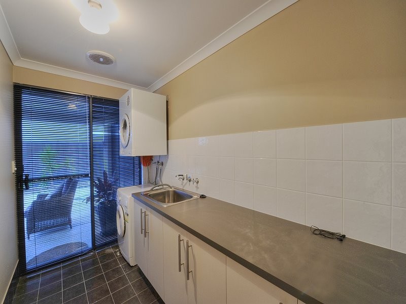 24 Sugarwood Terrace, Halls Head WA 6210