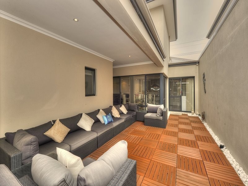 16 Churchill Avenue, Mandurah WA 6210