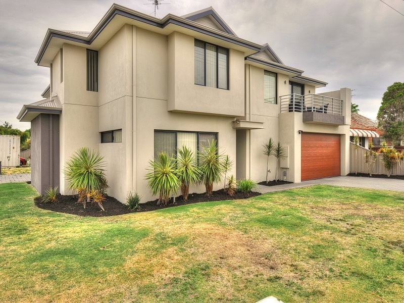 16 Churchill Avenue, Mandurah WA 6210