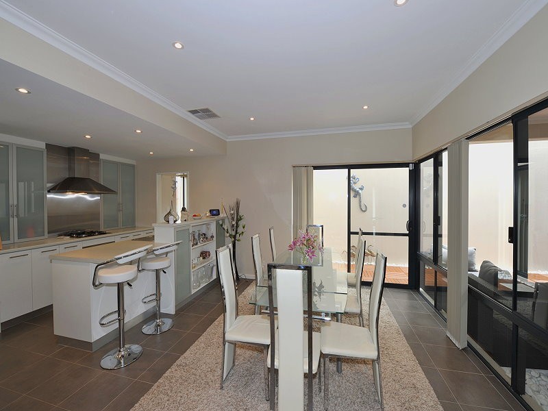 16 Churchill Avenue, Mandurah WA 6210