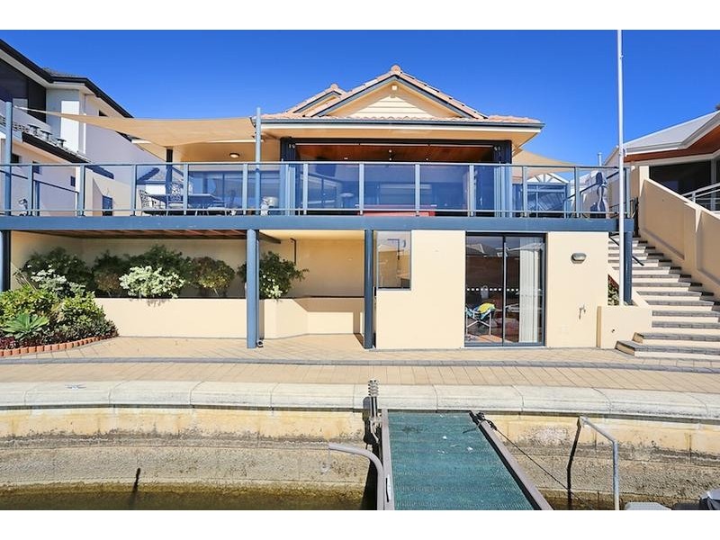 8 Syrenka Turn, Halls Head WA 6210