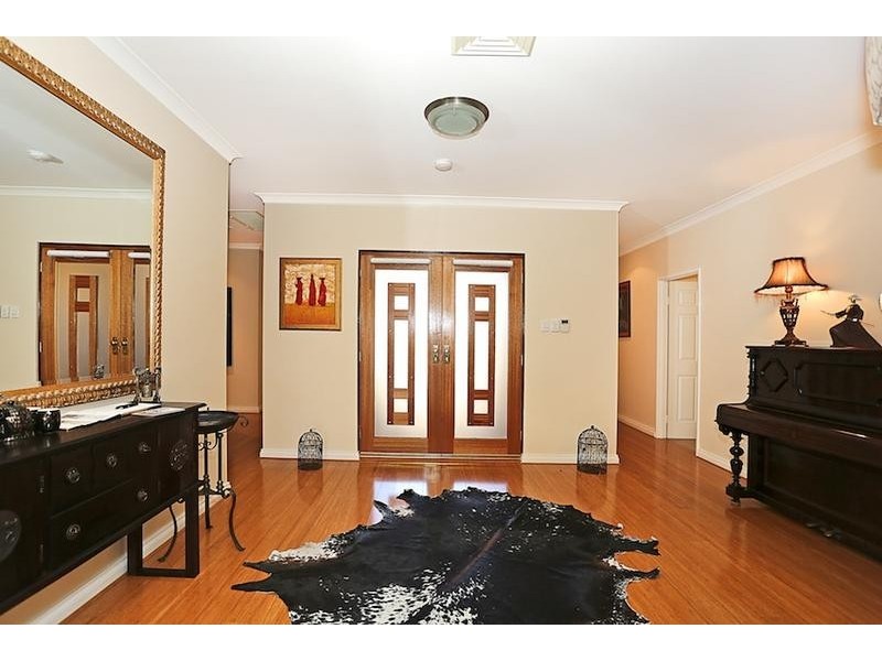 8 Syrenka Turn, Halls Head WA 6210