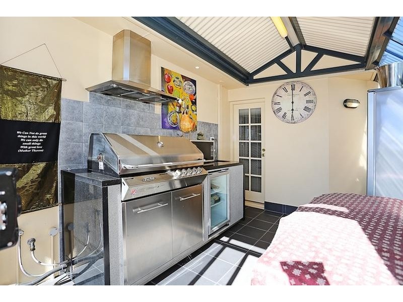 8 Syrenka Turn, Halls Head WA 6210