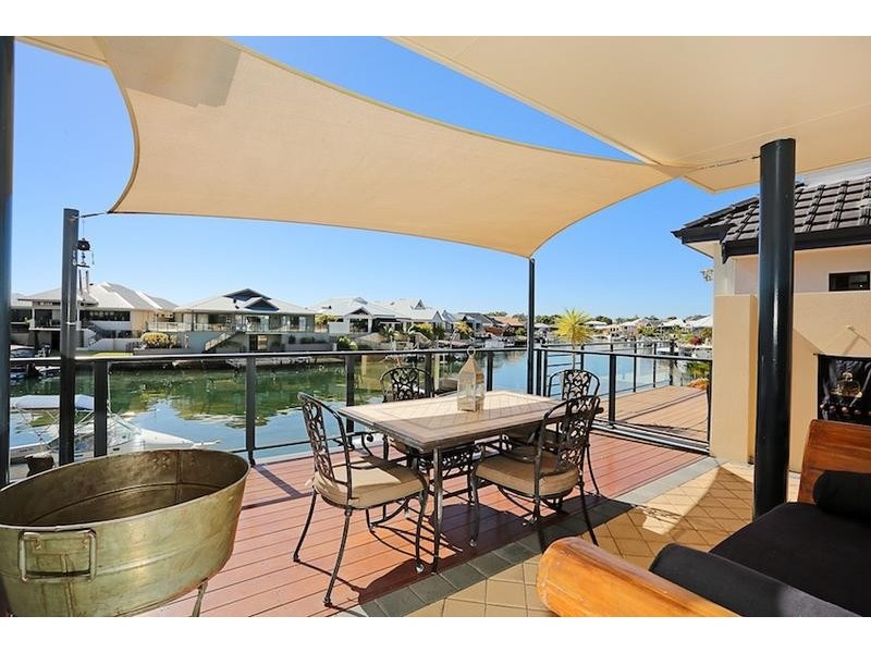 8 Syrenka Turn, Halls Head WA 6210