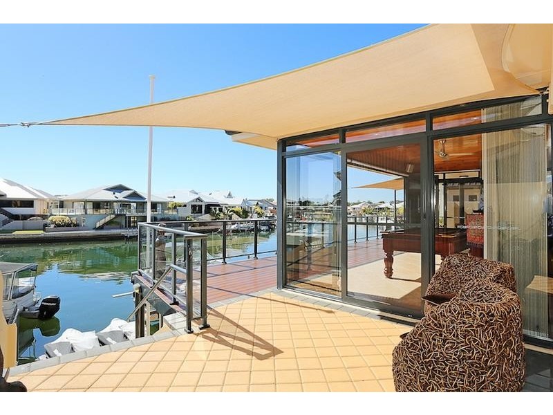 8 Syrenka Turn, Halls Head WA 6210