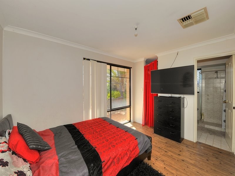 2/5 Hibiscus Rise, Halls Head WA 6210