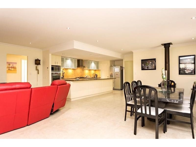 60 Chatsworth Drive, Erskine WA 6210