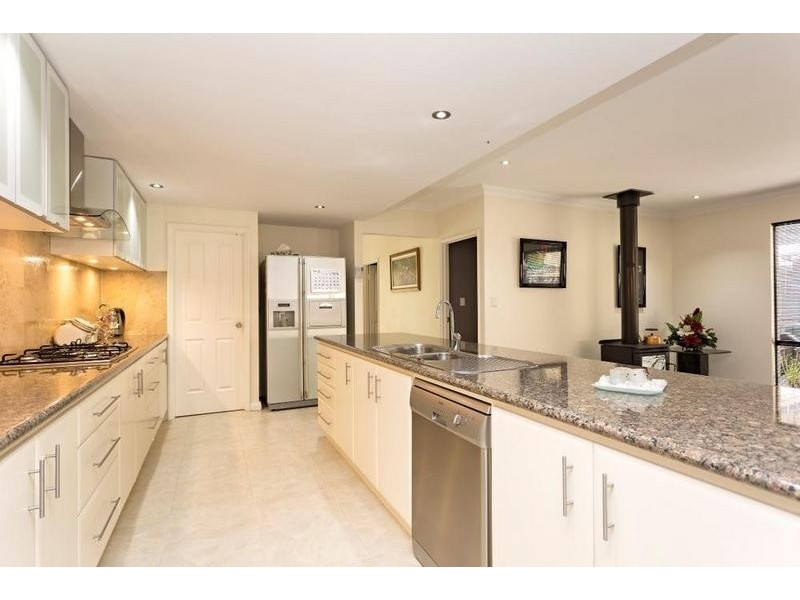 60 Chatsworth Drive, Erskine WA 6210