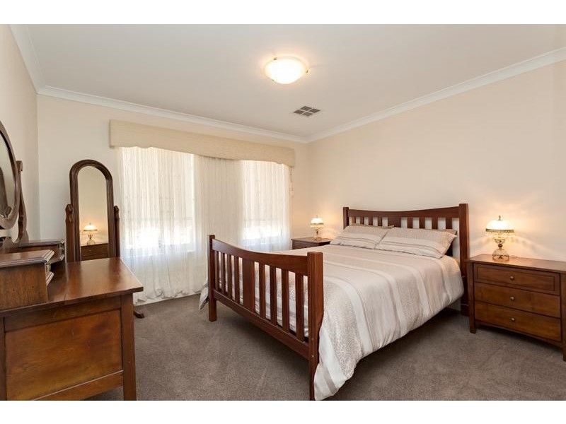 10 Black Swan View, Dudley Park WA 6210