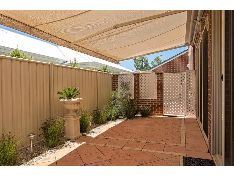 10 Black Swan View, Dudley Park WA 6210