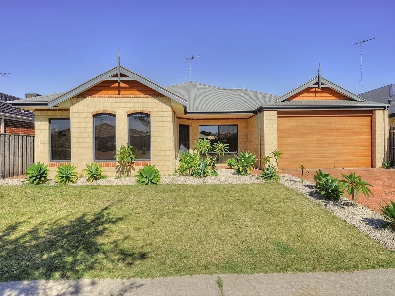 200 Peelwood Parade, Halls Head WA 6210