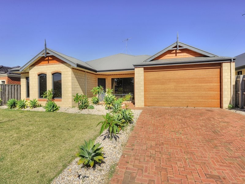 200 Peelwood Parade, Halls Head WA 6210