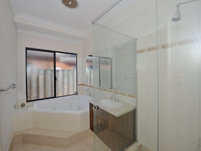 200 Peelwood Parade, Halls Head WA 6210