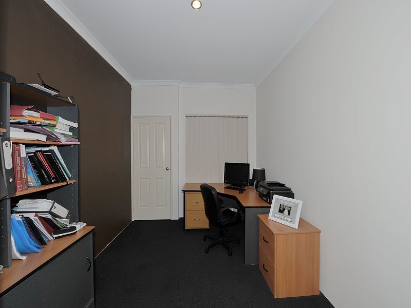 200 Peelwood Parade, Halls Head WA 6210