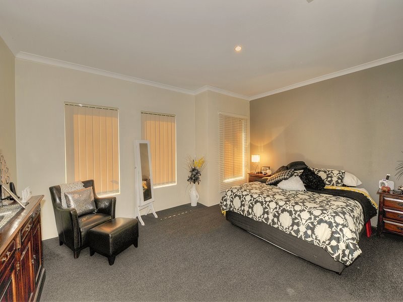 200 Peelwood Parade, Halls Head WA 6210