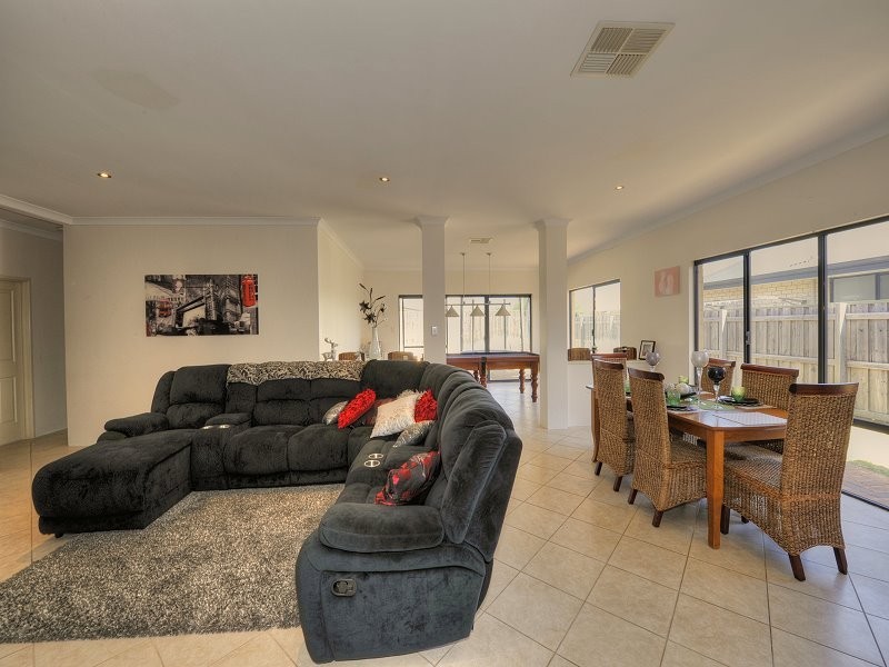 200 Peelwood Parade, Halls Head WA 6210